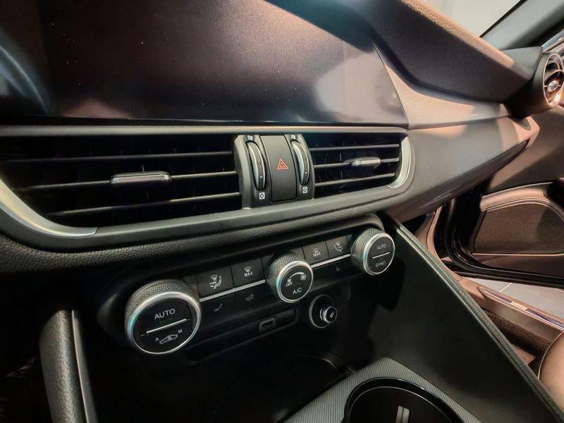 Alfa Romeo Giulia 2.2 Turbodiesel 210 CV AT8 AWD Q4 Veloce "KM ZERO"