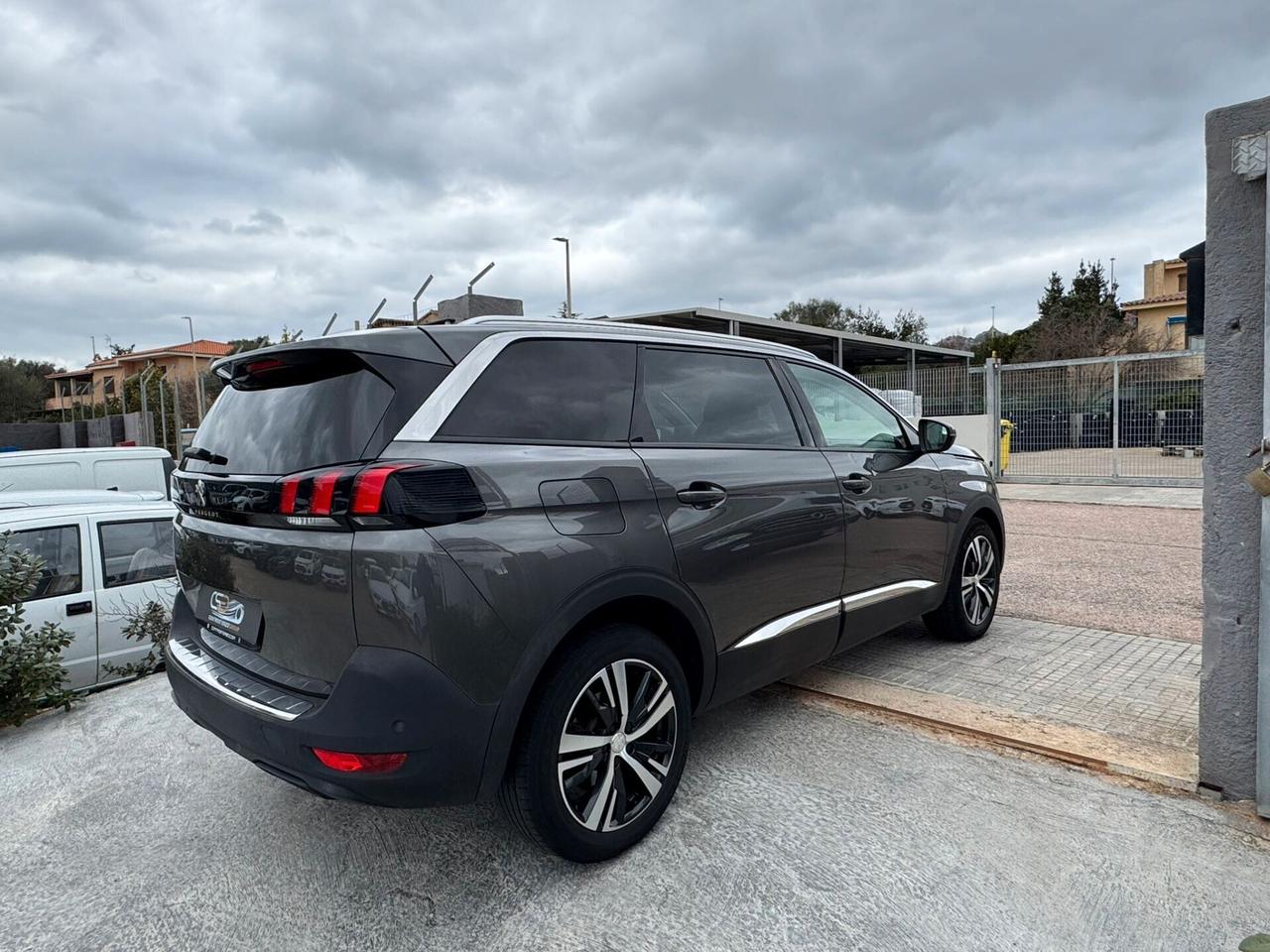 Peugeot 5008 Blue HDI 130cv