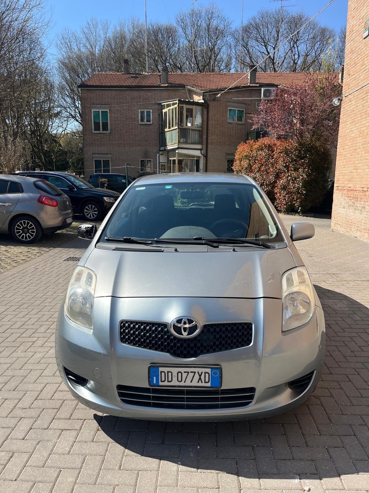 Toyota Yaris 1.0 5 porte