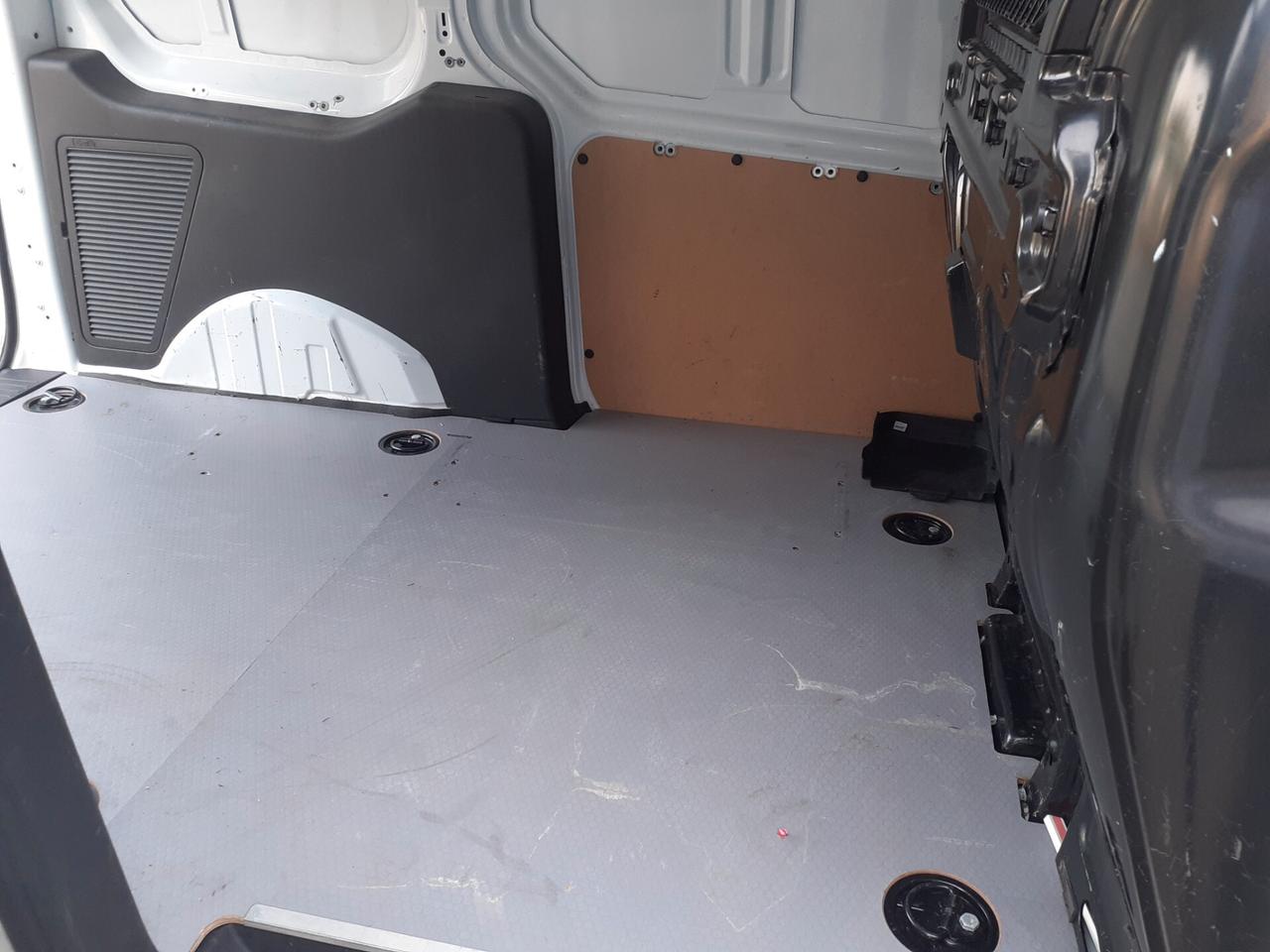 FORD TRANSIT CONNECT 3 POSTI PORTATA 825 KG.