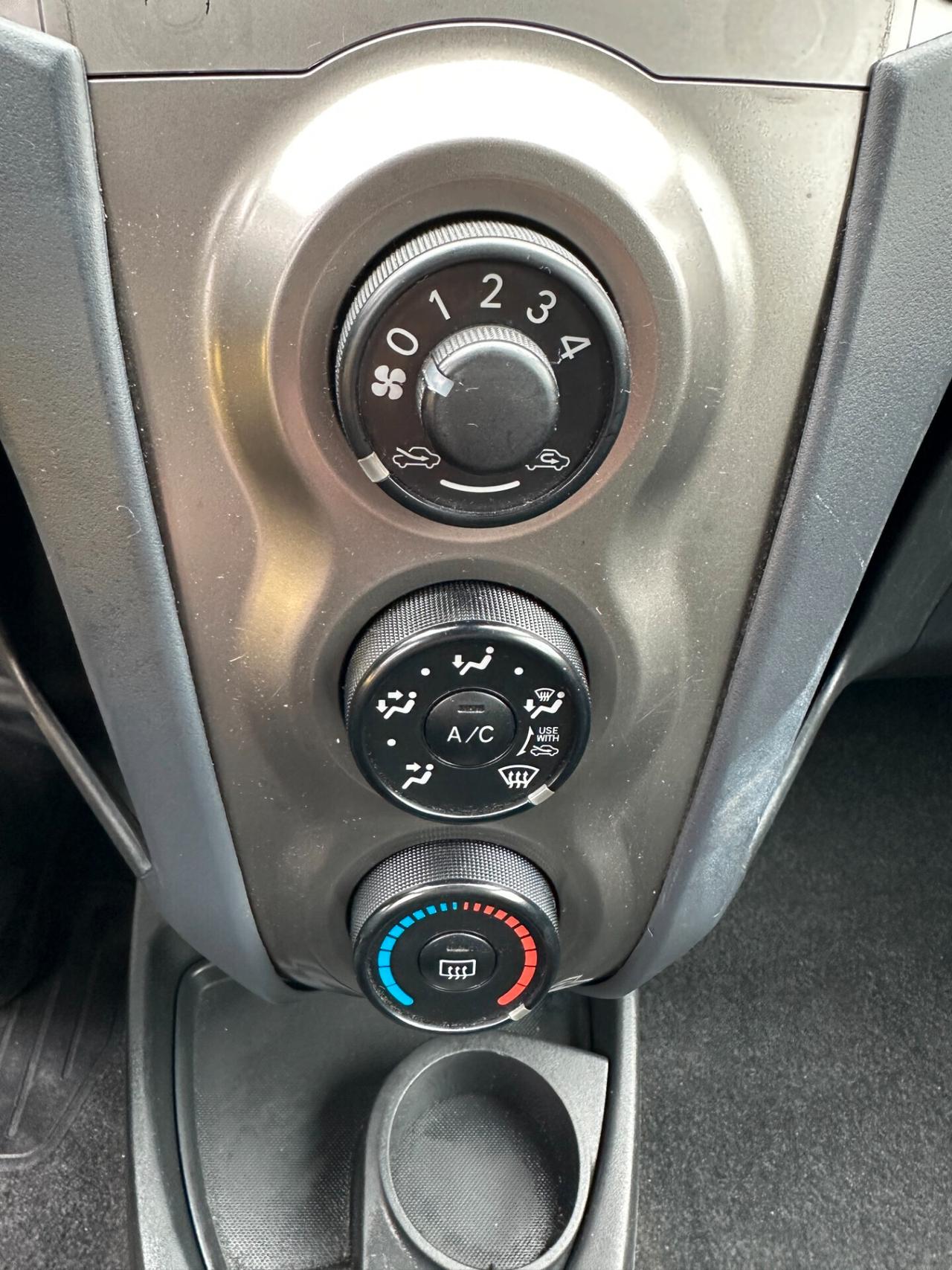 Toyota Yaris 1.0 Benzina (Garanzia 24 Mesi)