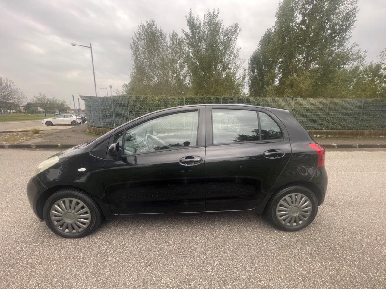 Toyota Yaris 1.0 5 porte