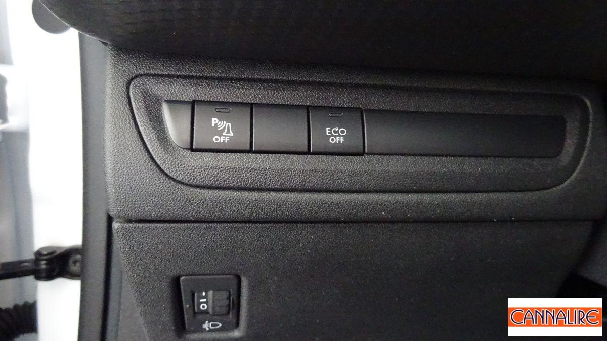 PEUGEOT - 2008 - PureTech 82 S&S Signature