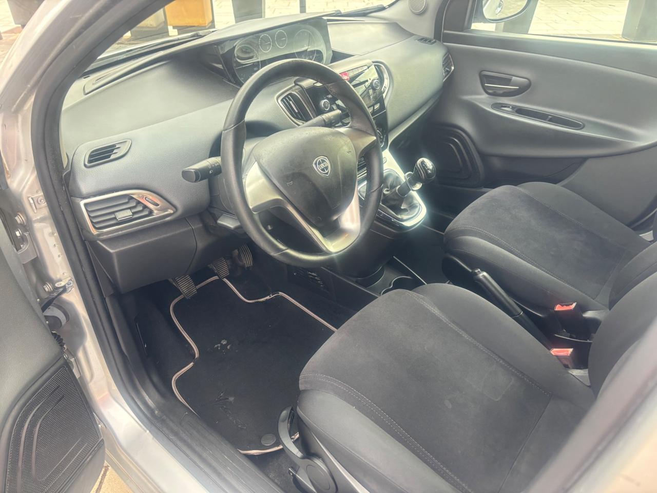 Lancia Ypsilon 1.2 69 CV 5 porte Gold