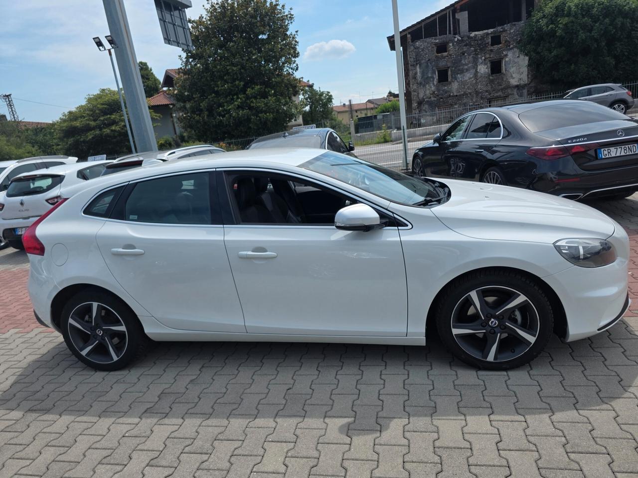 Volvo V40 D2 1.6 R-design Kinetic