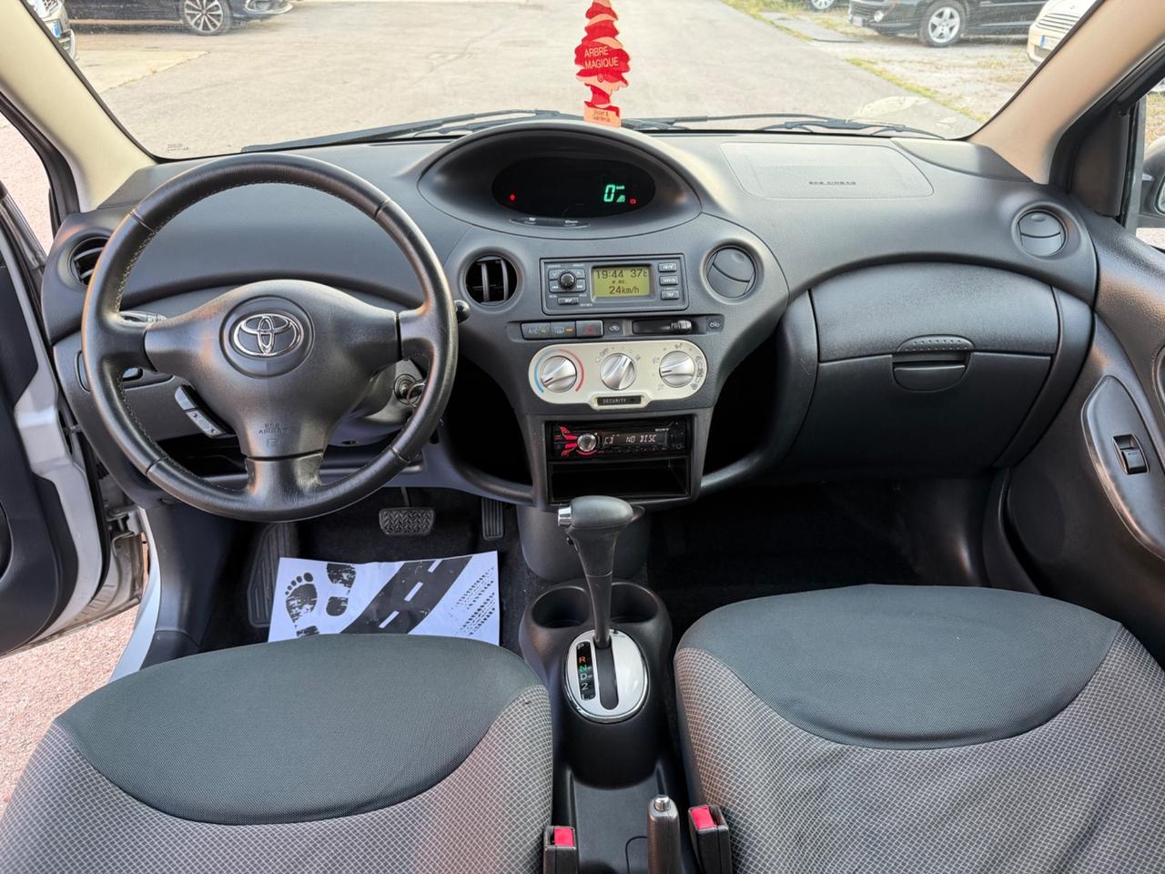 Toyota Yaris 1.3i 16V cat 5 porte Sol