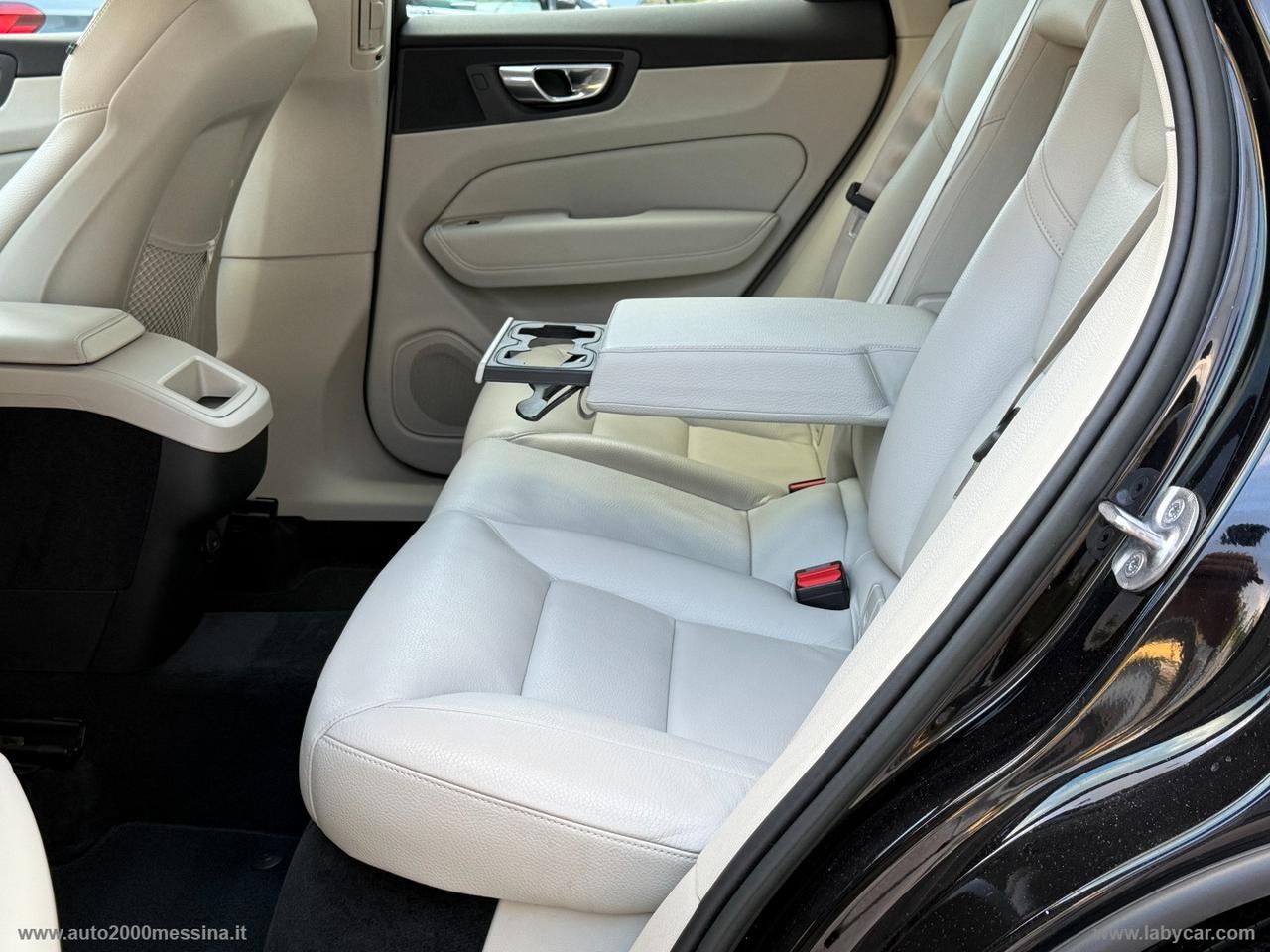 VOLVO XC60 B4 N1 AUTOCARRO 5 POSTI