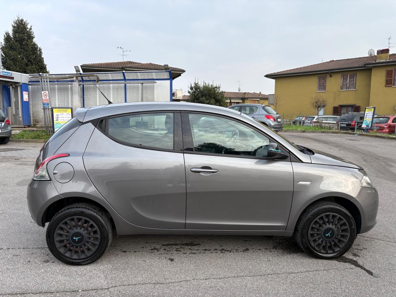 Lancia Ypsilon 0.9 TwinAir 85 CV 5 porte Metano Ecochic Gold