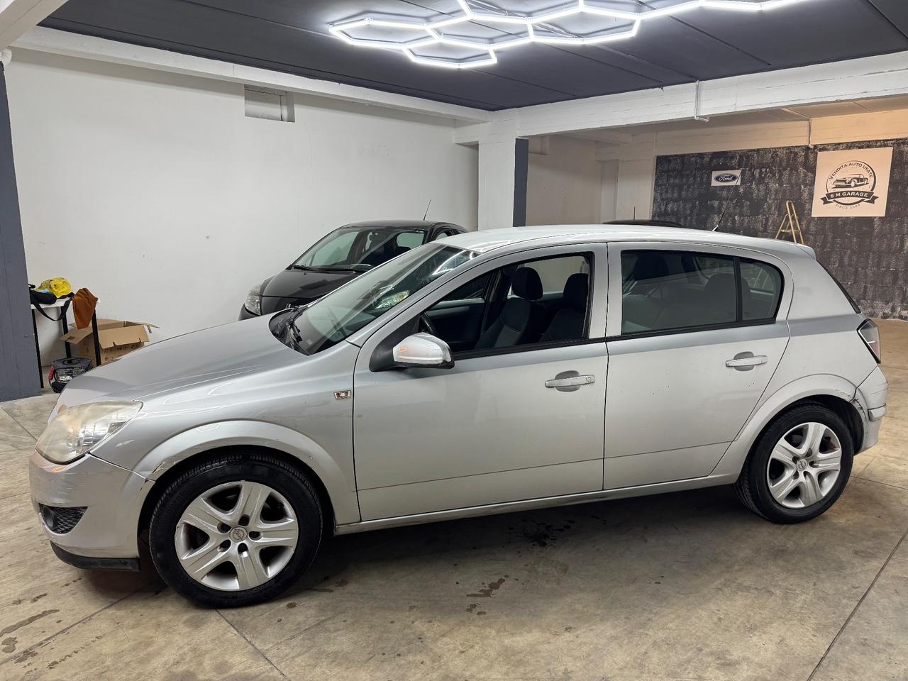 Opel Astra 1.6 16V GPL-TECH - 2010