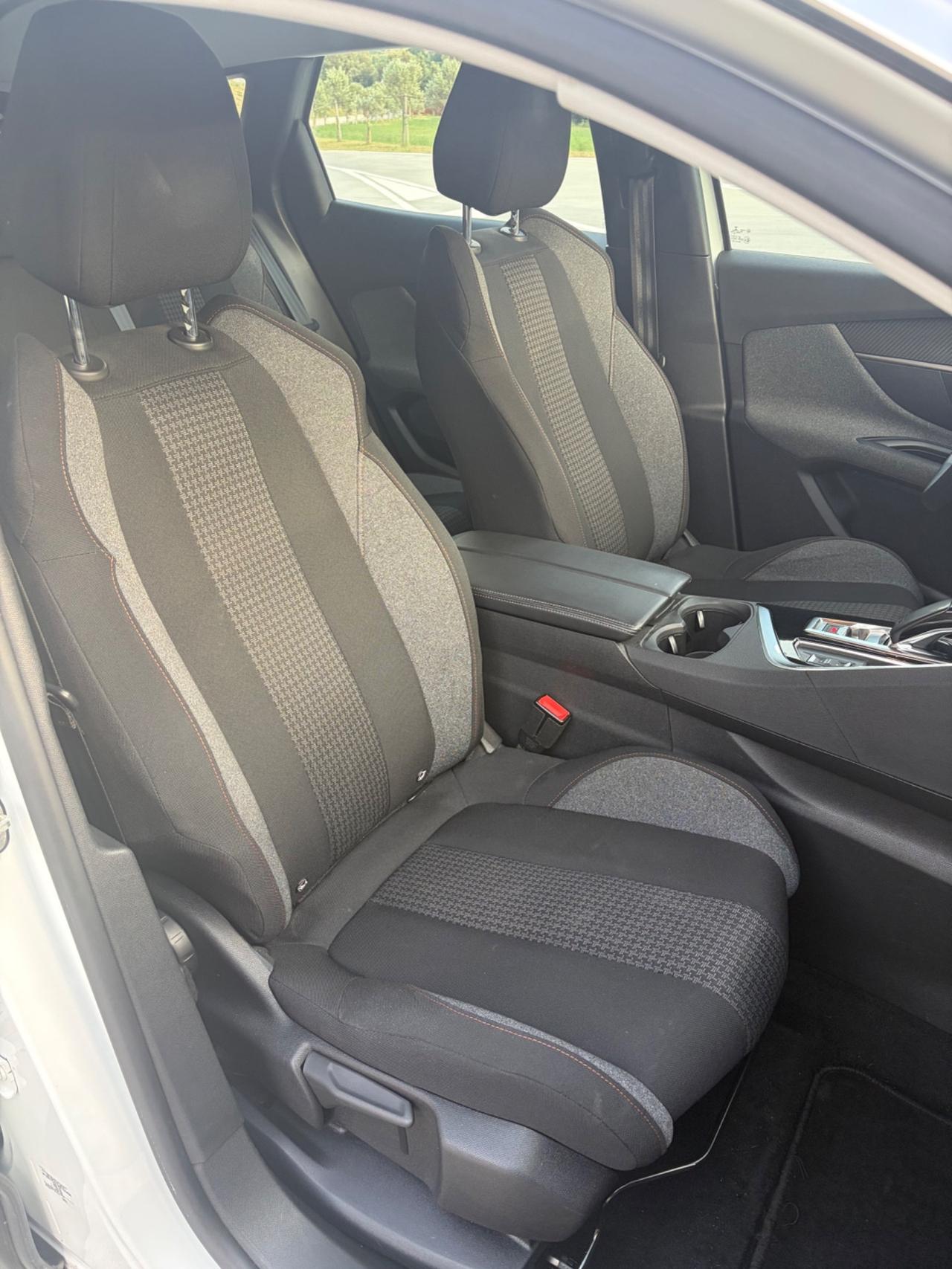PEUGEOT 3008 BLUE HDI 2022