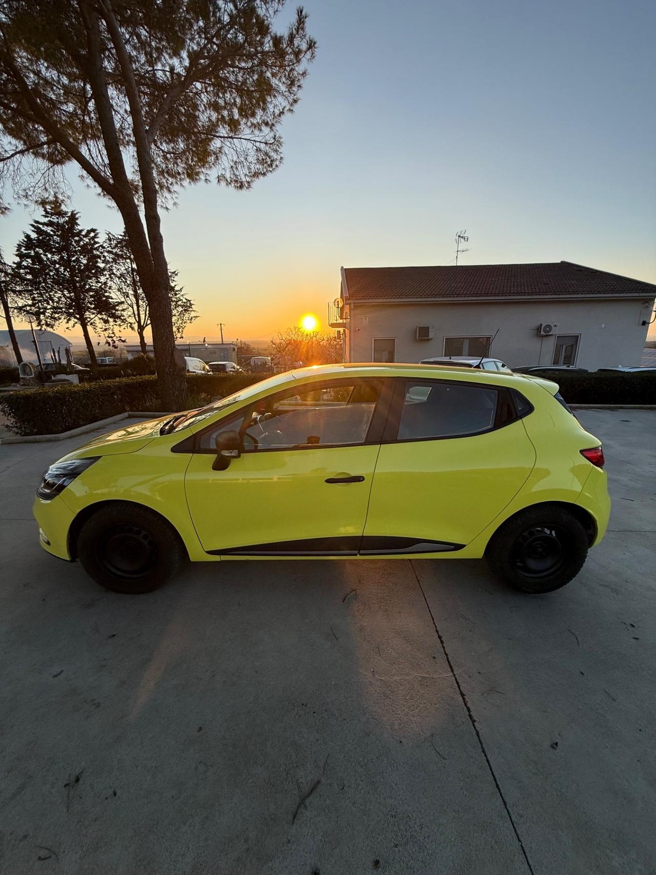 Renault Clio dCi 8V 75 CV 5 porte Moschino Intens