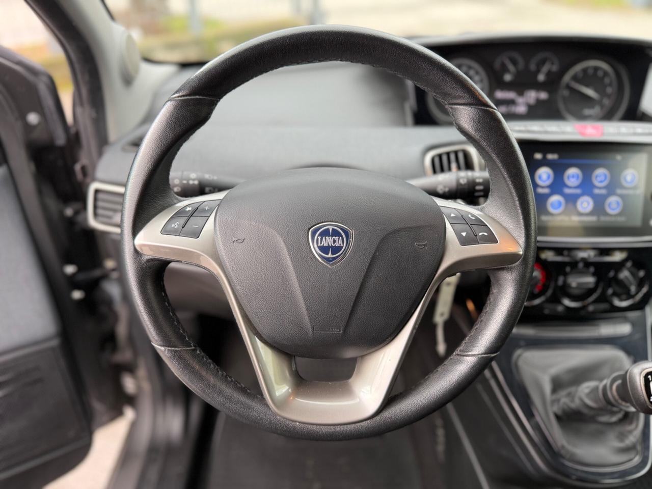 Lancia Ypsilon 1.0 FireFly S&S Hybrid Ecochic Gold