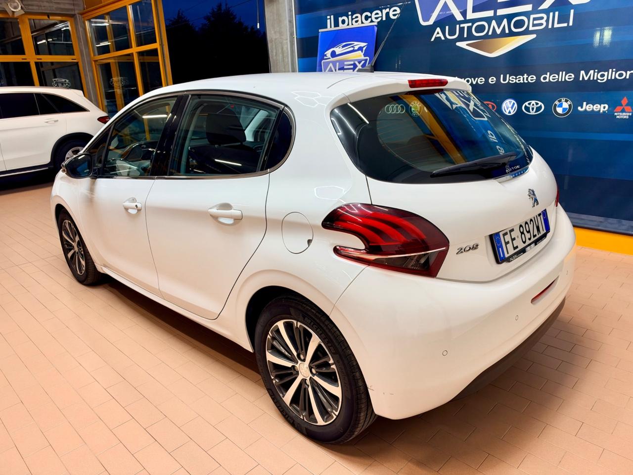 Peugeot 208 1.6HDi 100cv Neopat. E6