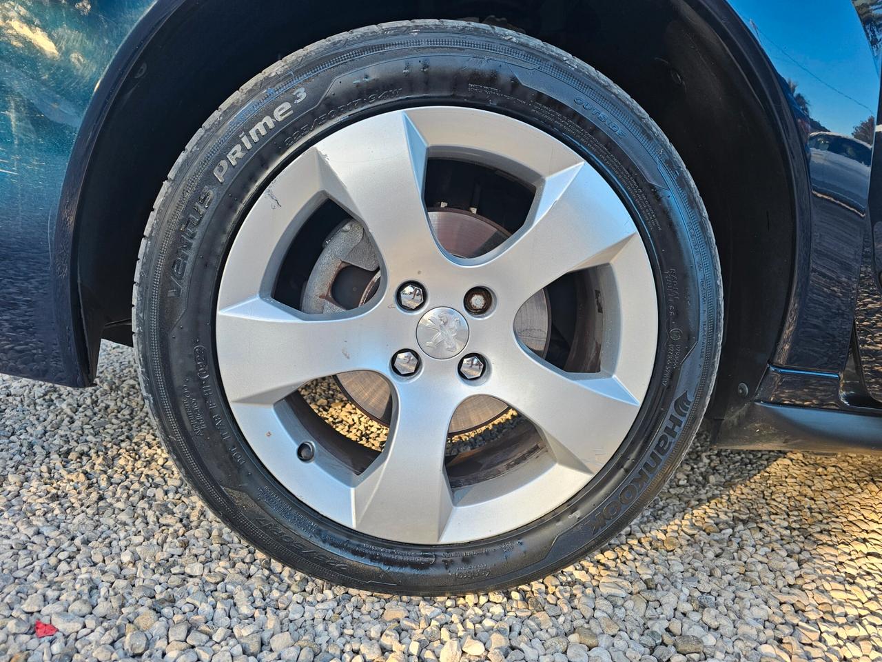 Peugeot 3008 1.6 HDi 112CV cambio robotizzato Business