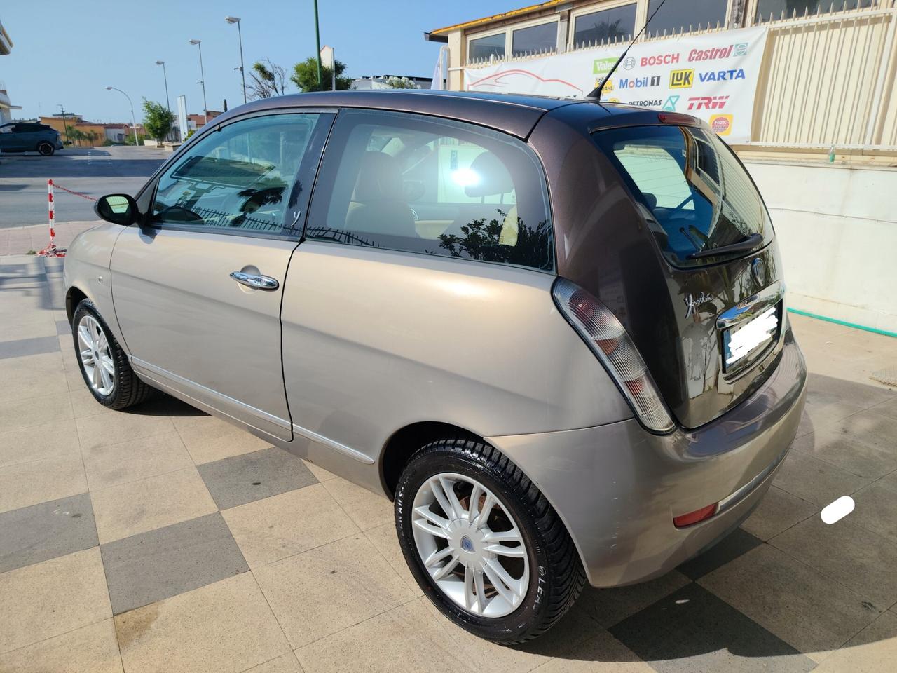Lancia Ypsilon 1.3 MJT 75 CV Argento