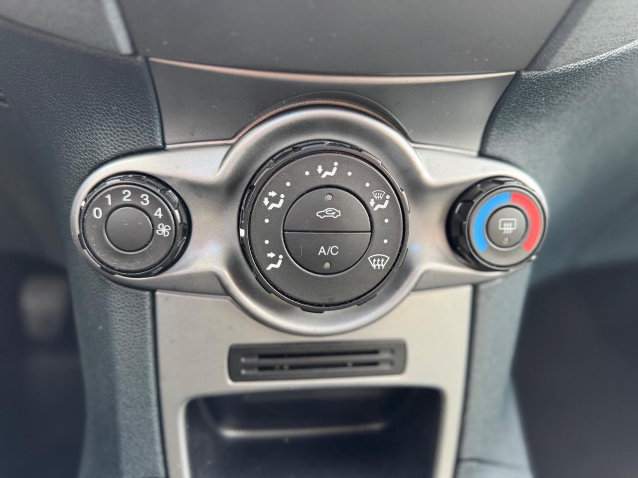 FORD FIESTA 1.4 TDCI 5 PORTE GARANZIA 12 MESI