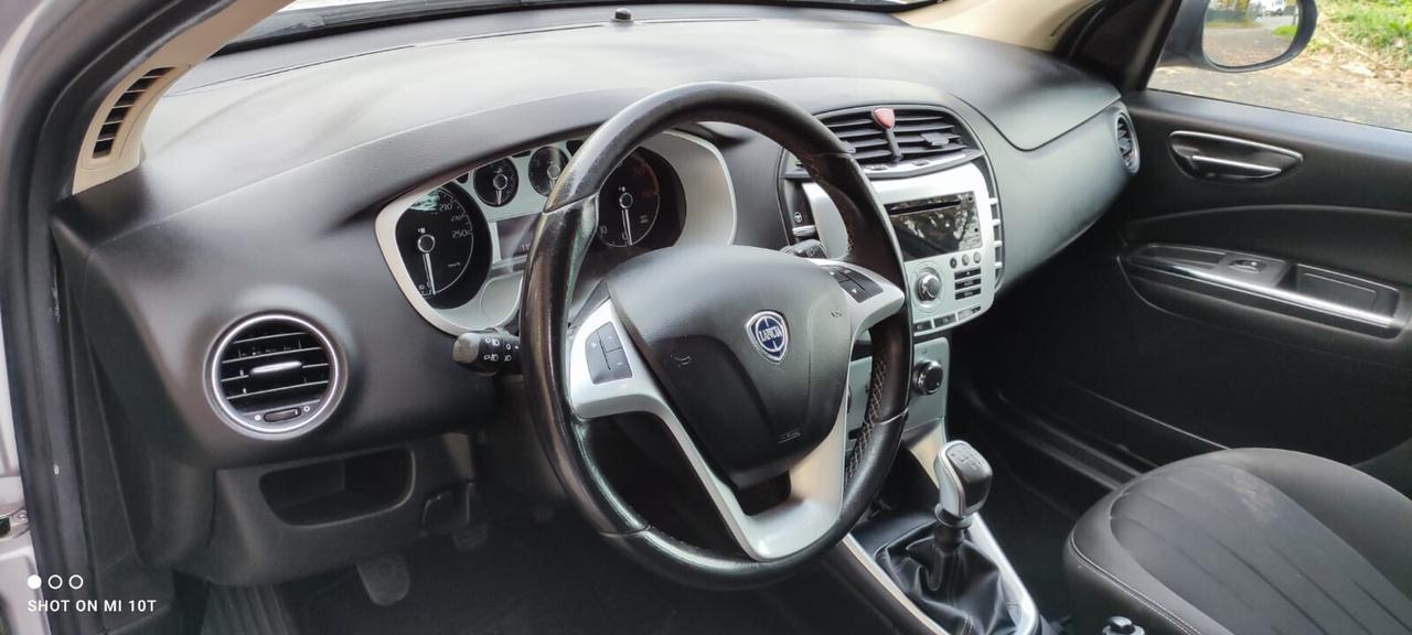 Lancia Delta 1.6 MJT DPF 105 CV Silver