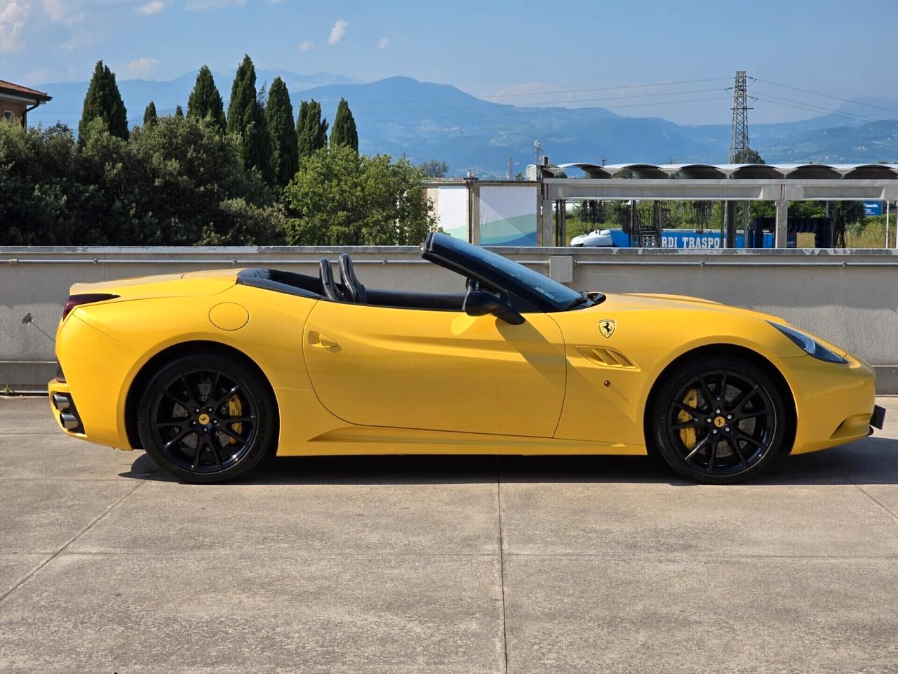 Ferrari California DCT Giallo Triplo Strato