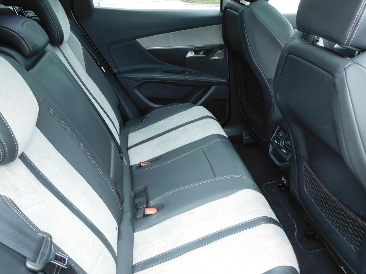 Peugeot 3008 Hybrid4 300 e-EAT8 GT Pack 4X4