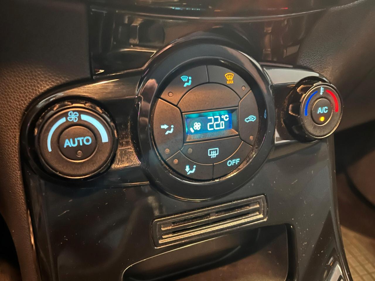 Ford Fiesta 1.5 TDCi 75CV 5 porte Titanium