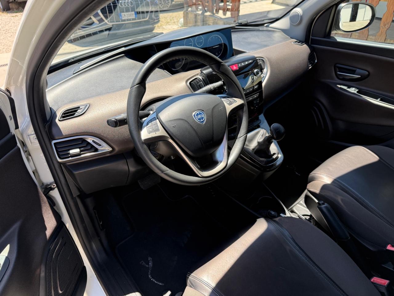Lancia Ypsilon 0.9 TwinAir 85 CV Cambio Automatico