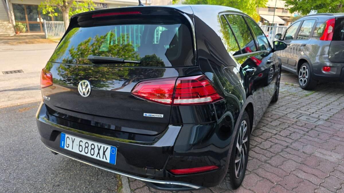 Volkswagen Golf 1.5 tsi Business 130cv dsg