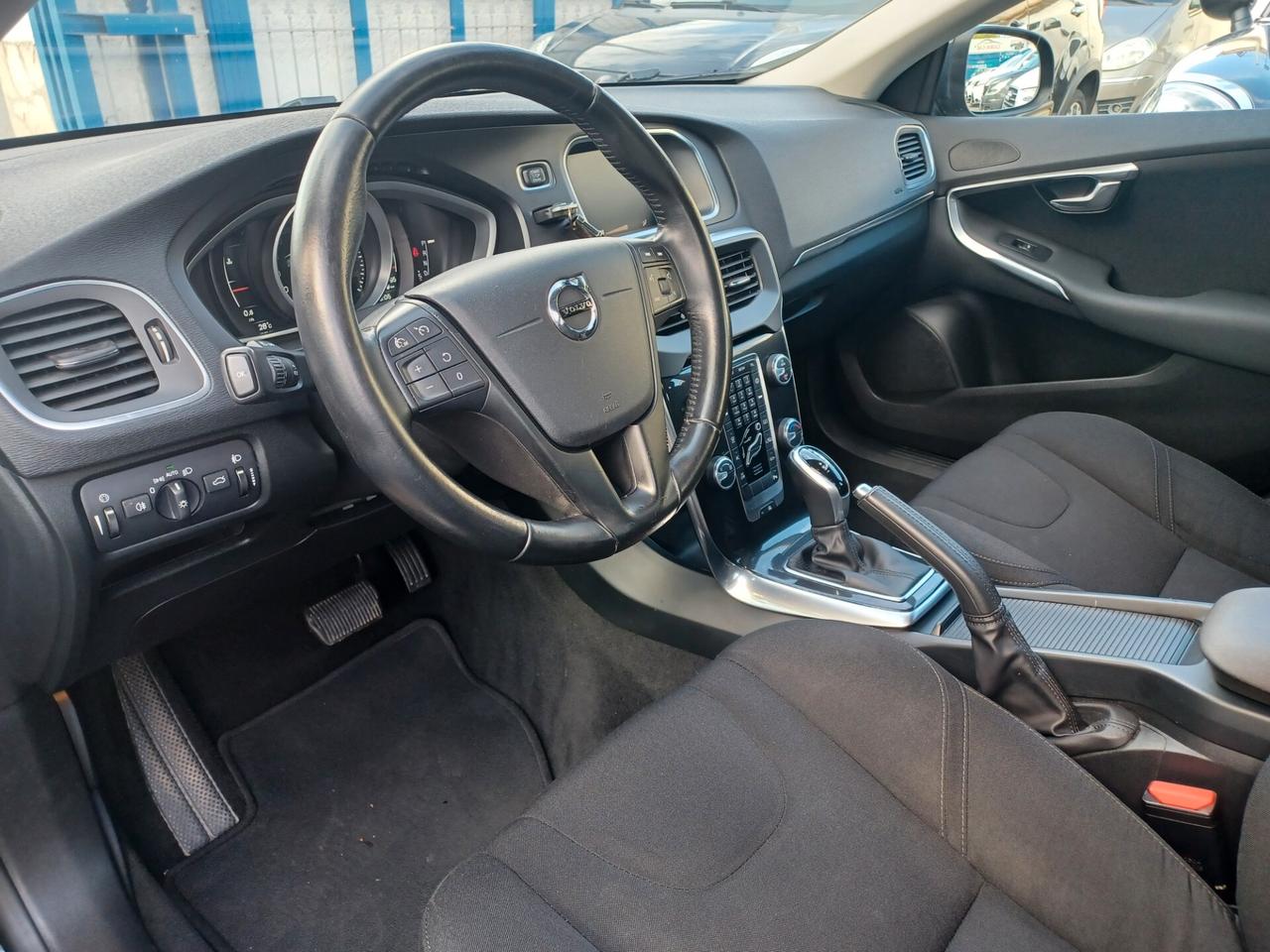 Volvo V40 D3 Geartronic Momentum ANNO 2017