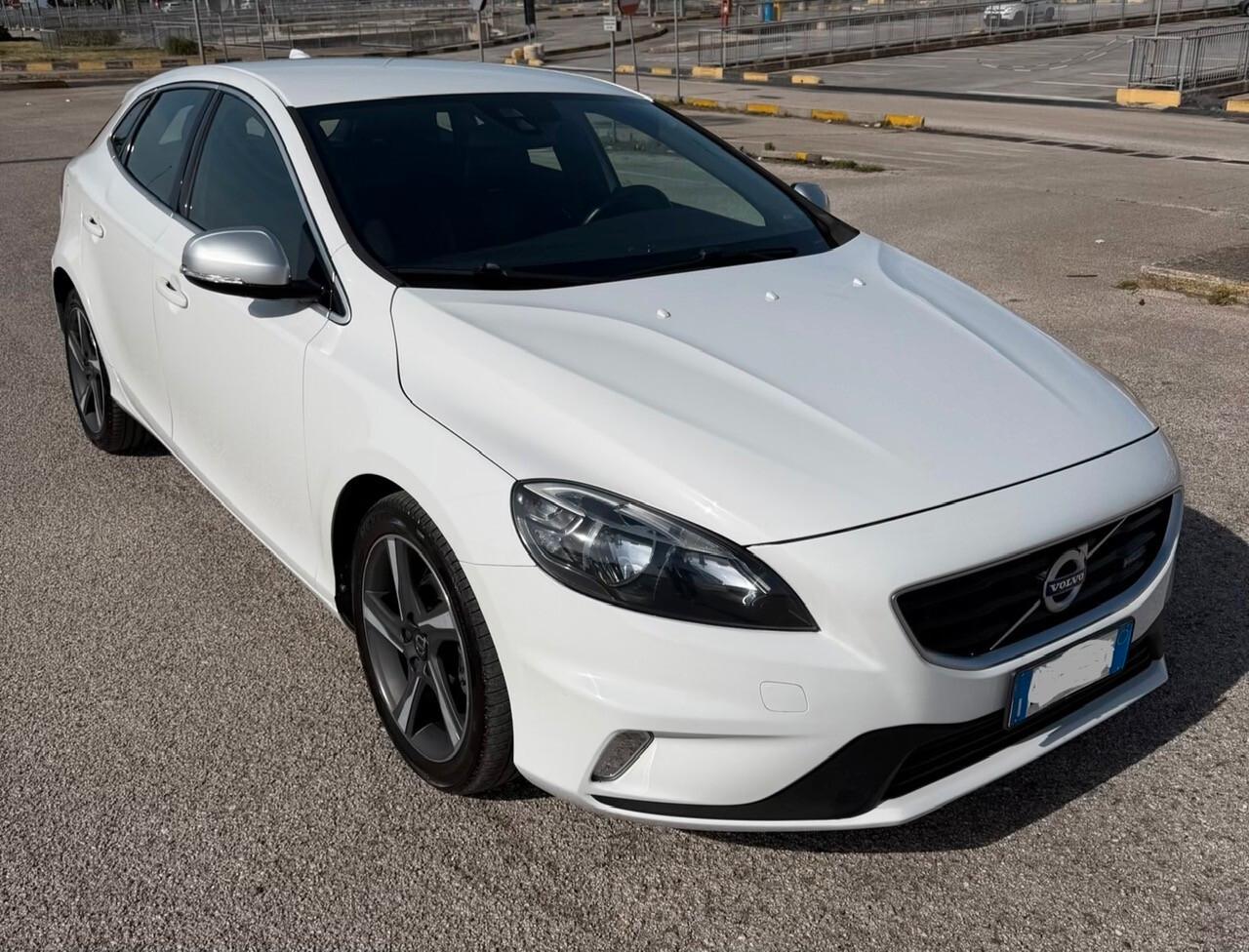 Volvo V40 D2 1.6 R-design Kinetic