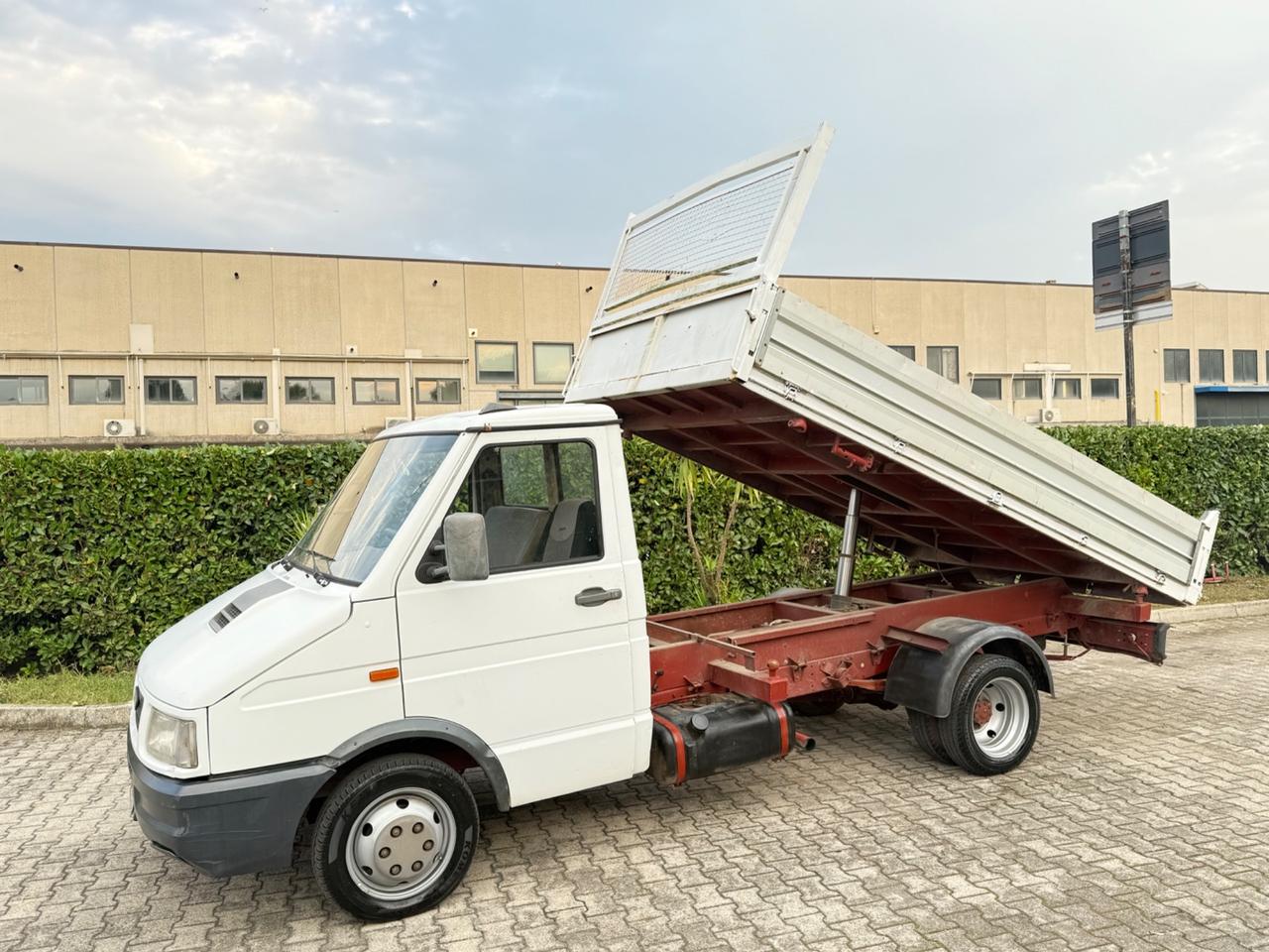 Iveco Daily 35-8 2.5 D RIBALTABILE TRILATERALE