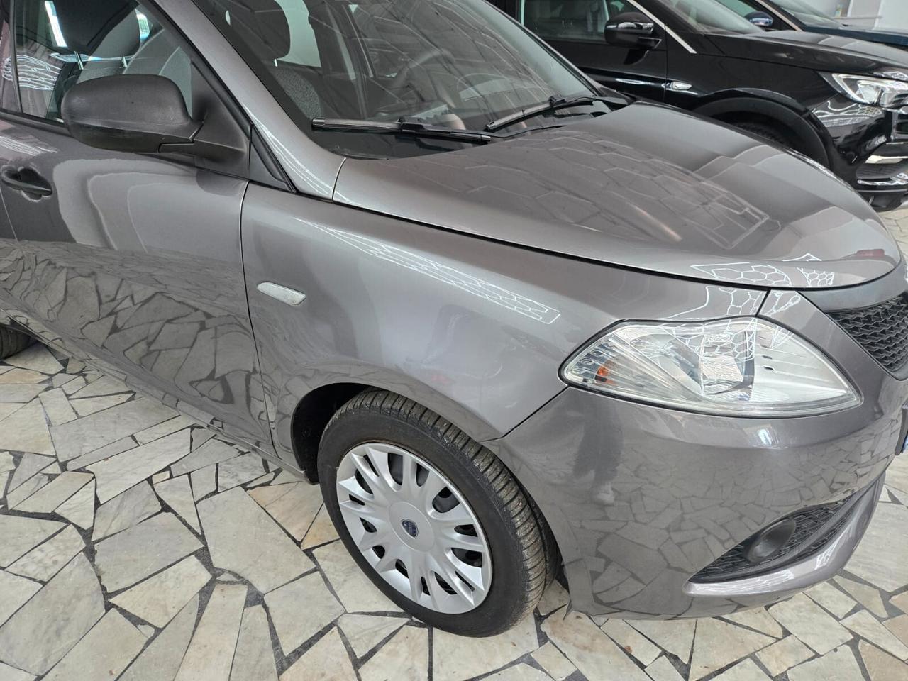 Lancia Ypsilon 1.2 69 CV 5 porte S&S Gold