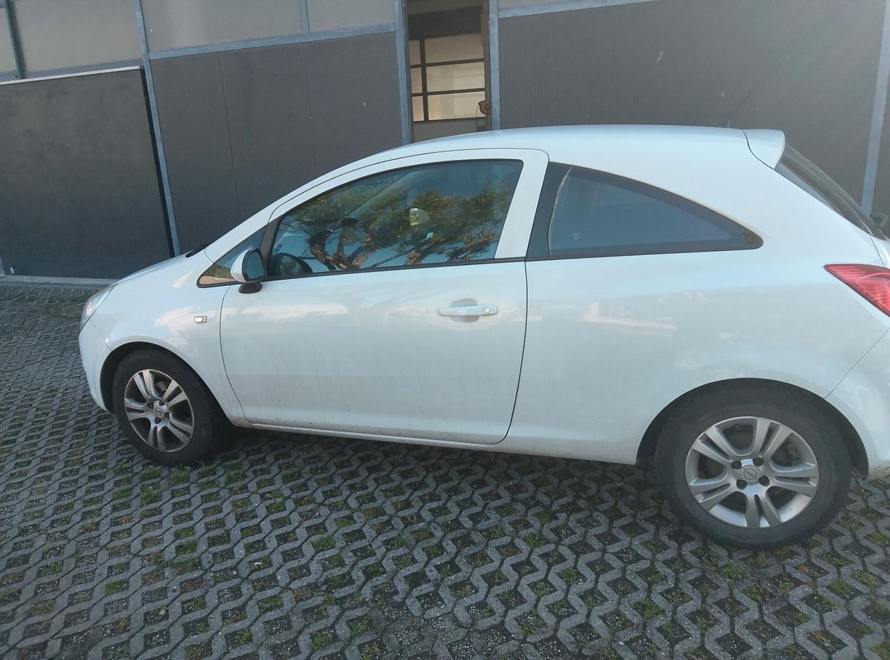 Opel Corsa 1.2 3 porte Club