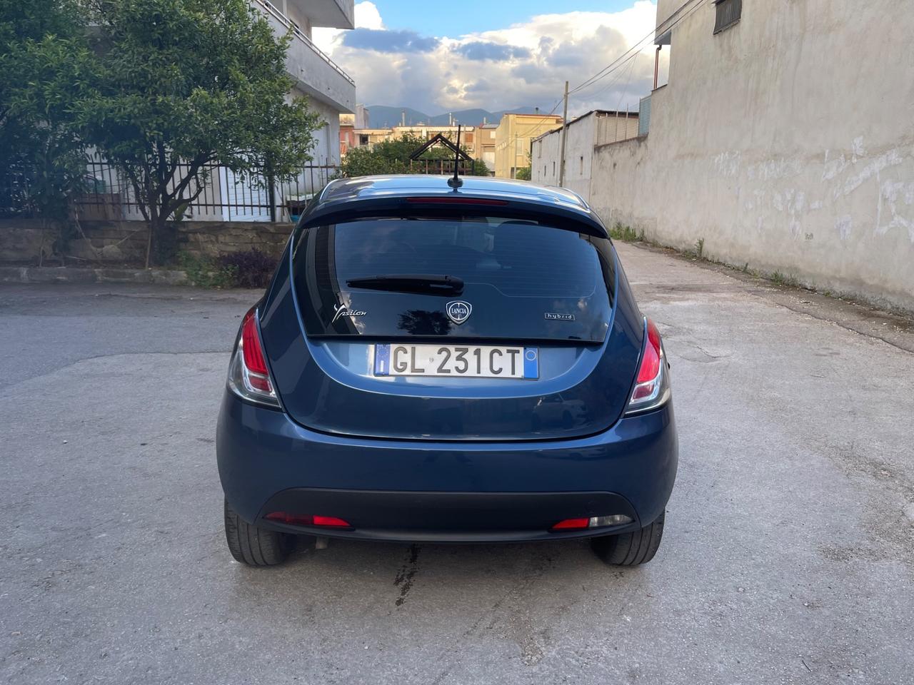 Lancia Ypsilon 1.0 FireFly 5 porte S&S Hybrid Silver