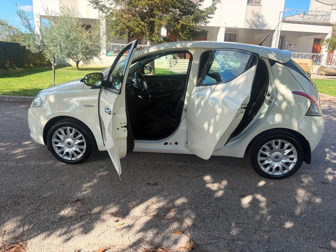 Lancia Ypsilon 1.2 elefantino