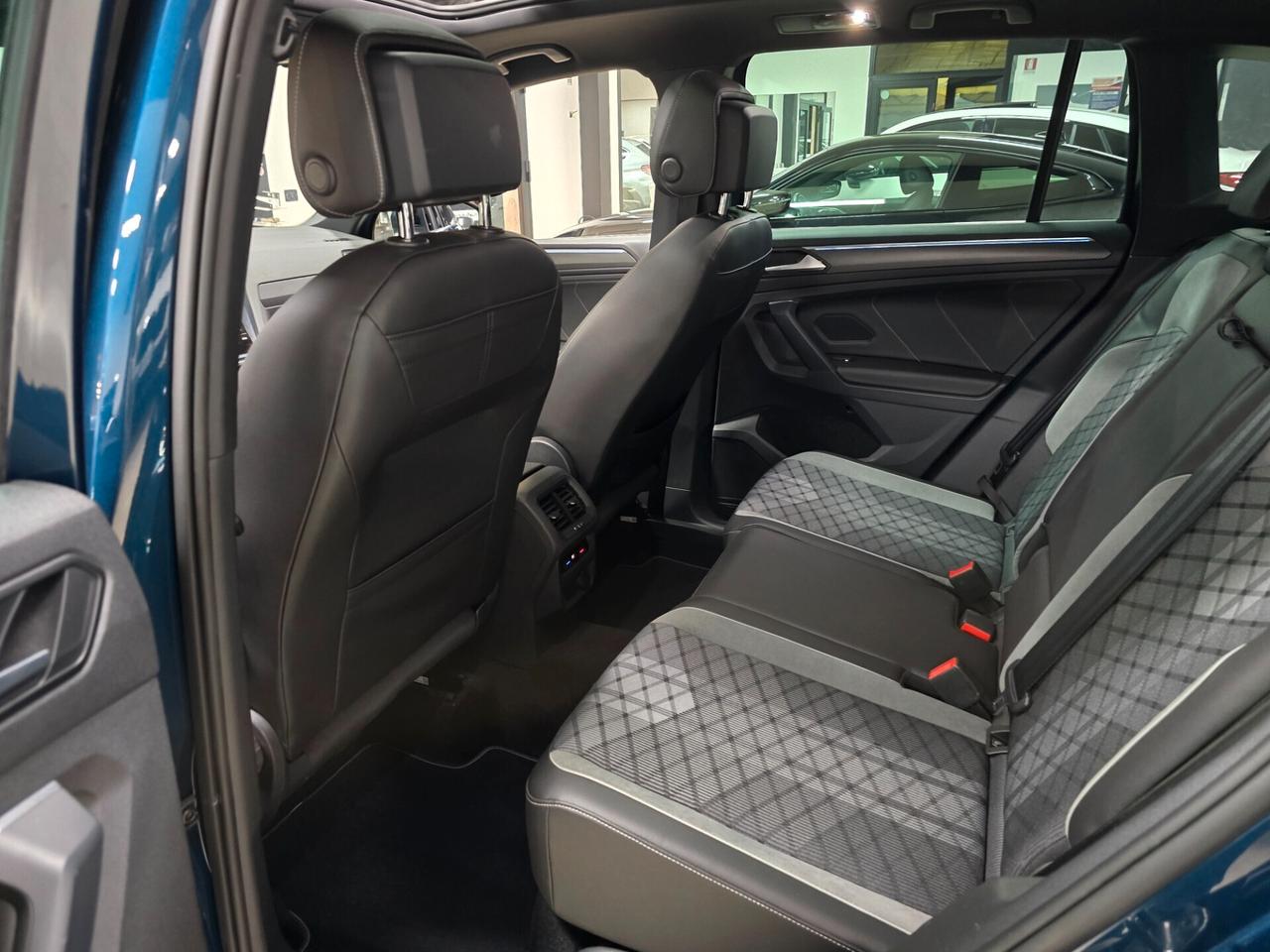 Volkswagen Tiguan 2.0 TDI 150 CV SCR DSG 4MOTION R-Line Tetto