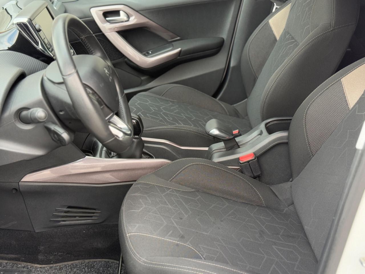 Peugeot 2008 PureTech 82cv GT LINE