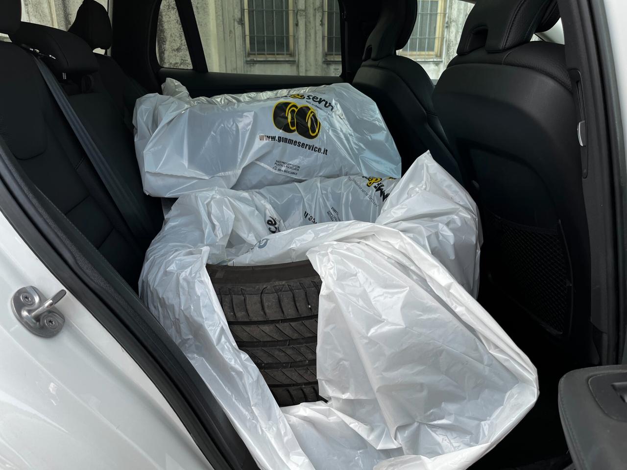 Volvo V60 B4 (d) automatico Plus Dark