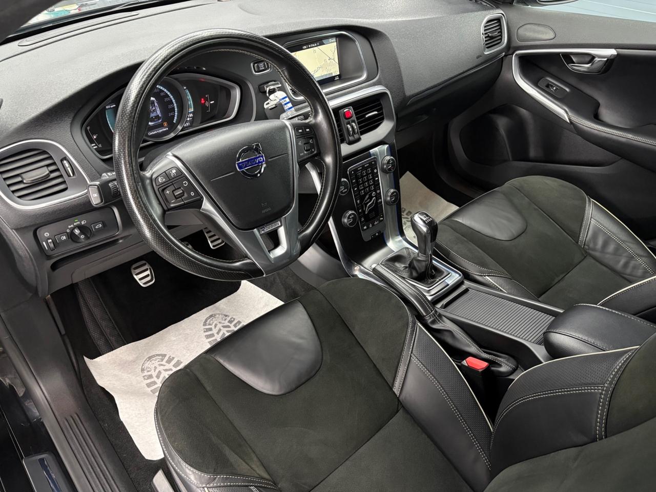 Volvo V40 D4 R-design Momentum