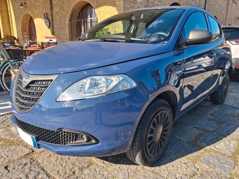 Lancia Ypsilon 0.9 TwinAir 85 CV 5 porte Metano Ecochic