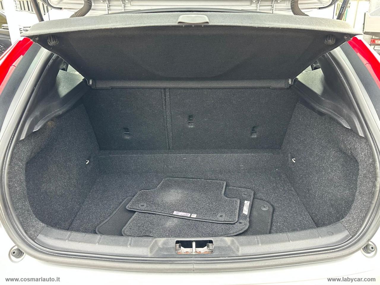 VOLVO V40 Cross Country D2 1.6 P.sh. Momentum