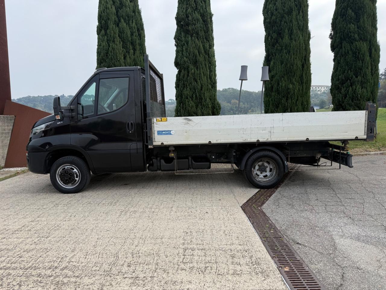 IVECO DAILY 35C18 RIBALTABILE TRILATERALE