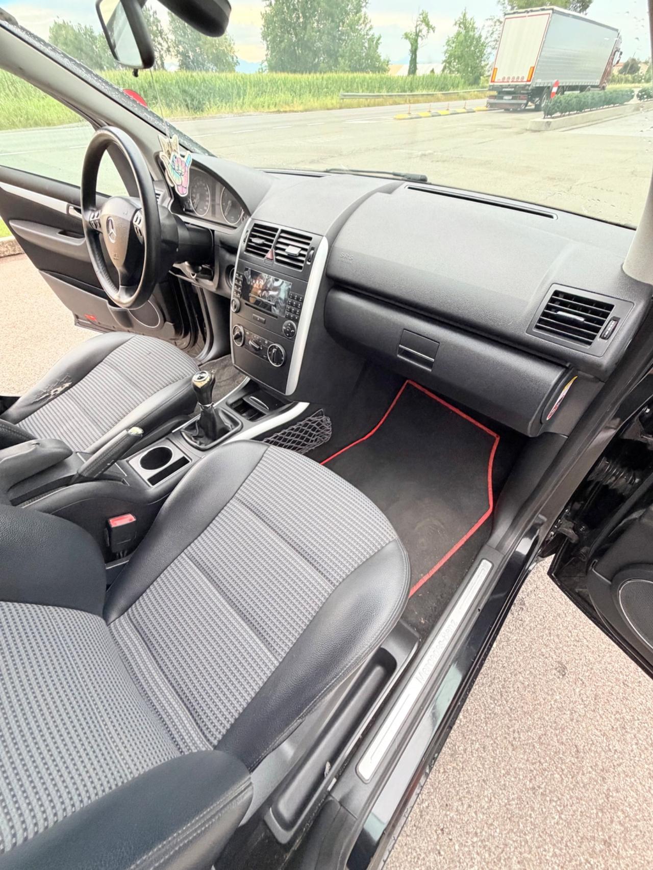 Mercedes-benz A 150 BlueEFFICIENCY Coupé Avantgarde