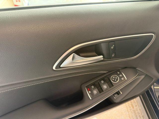 MERCEDES-BENZ GLA 200 d Automatic 4Matic Sport