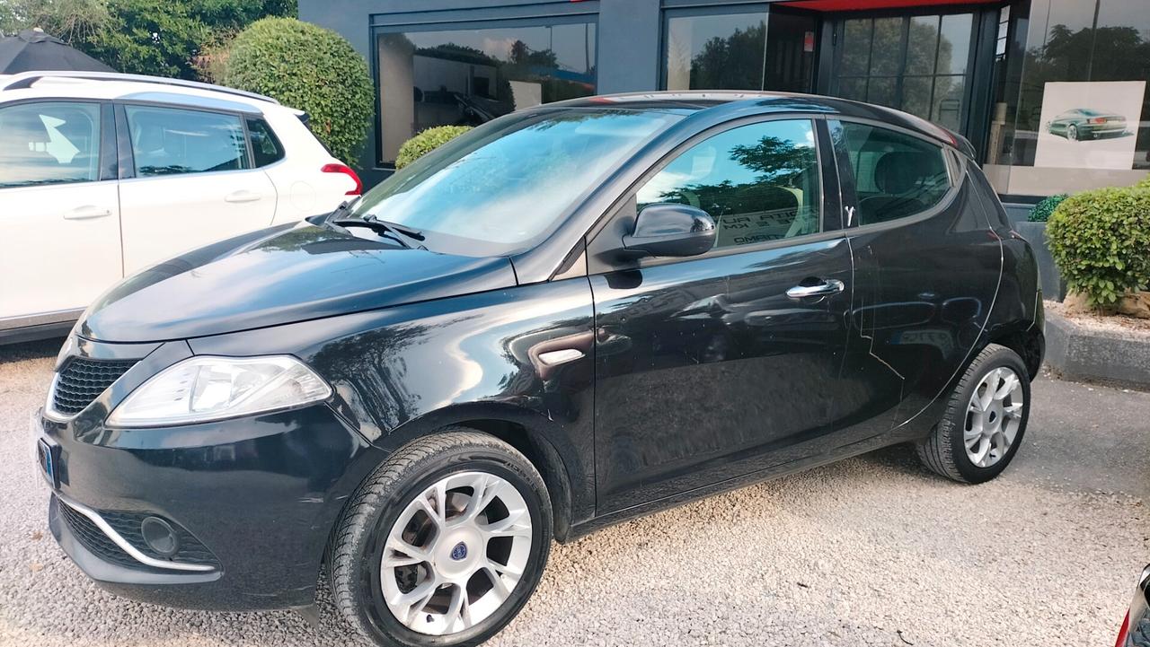 Lancia Ypsilon 1.2 DOPPIO TETTO NAVIGATORE PREZZO REALE