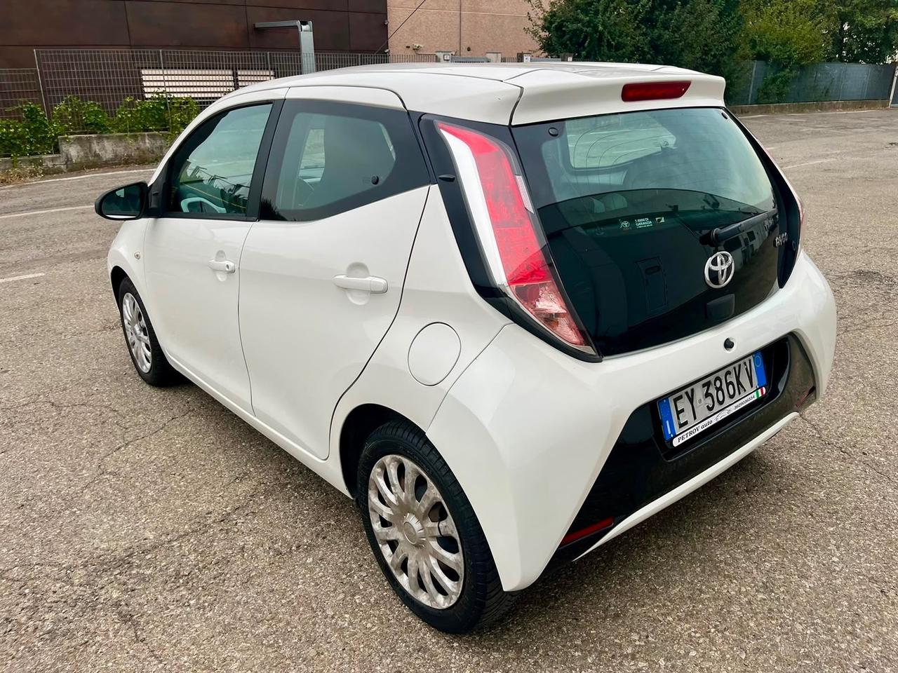 Toyota Aygo 1.0benz 2015 163.000km neopatentati