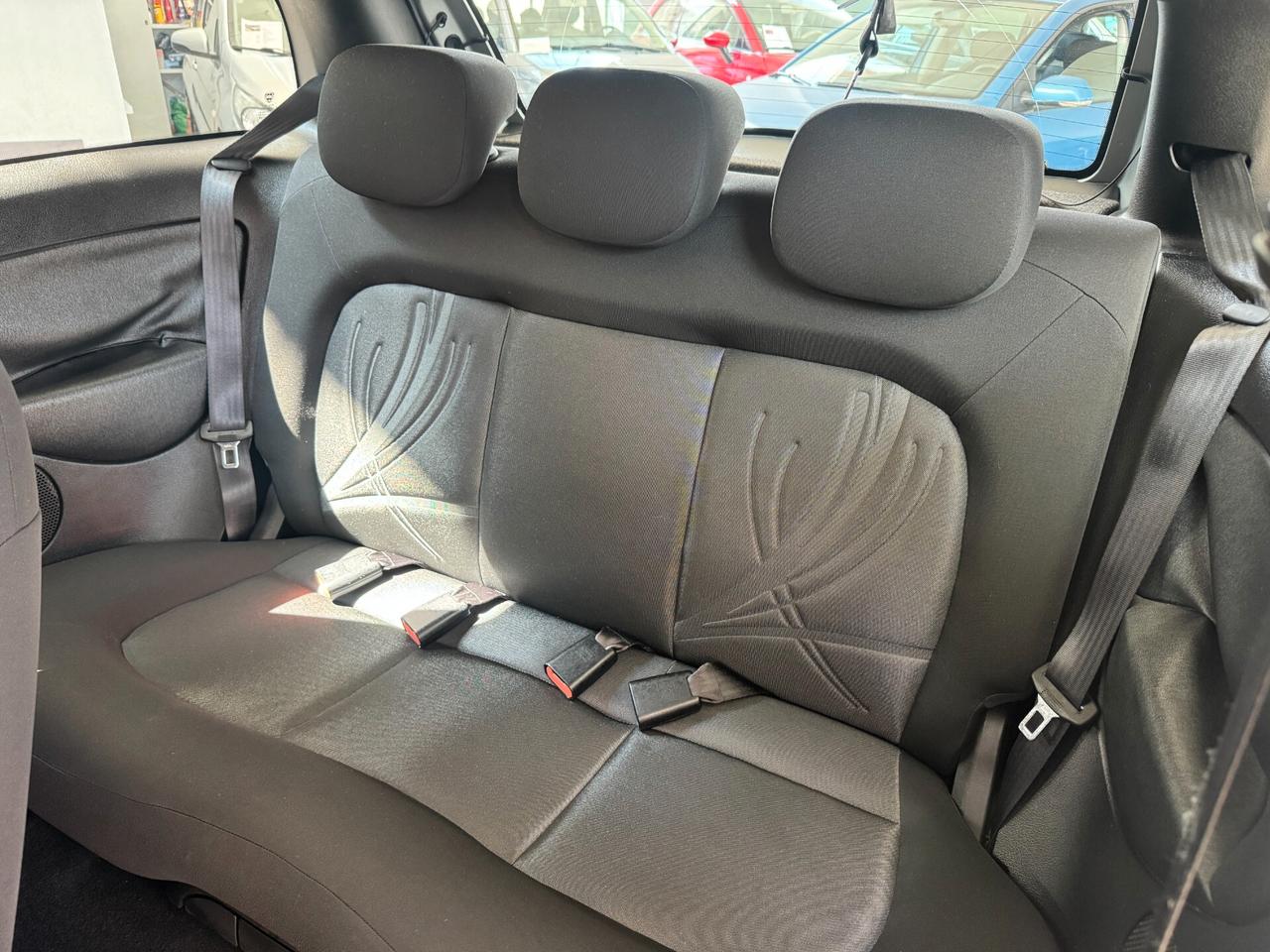 Lancia Ypsilon 1.2 69 CV Unyca