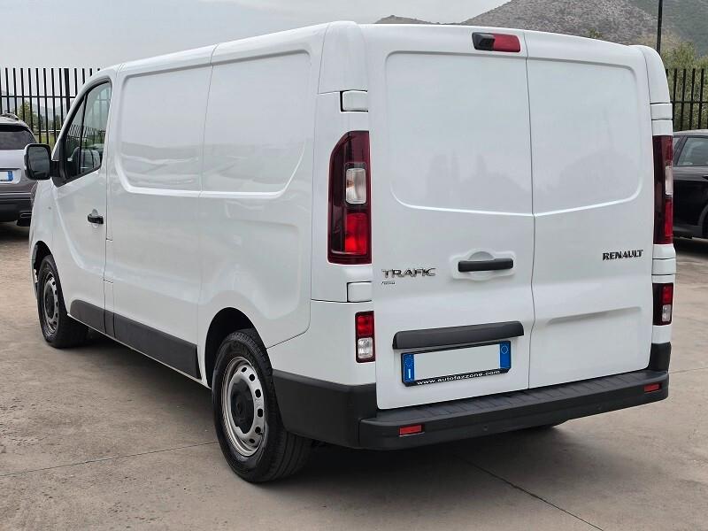 RENAULT Trafic T27 2.0 dCi 150 L1H1 TOUCH 8 CAM 23
