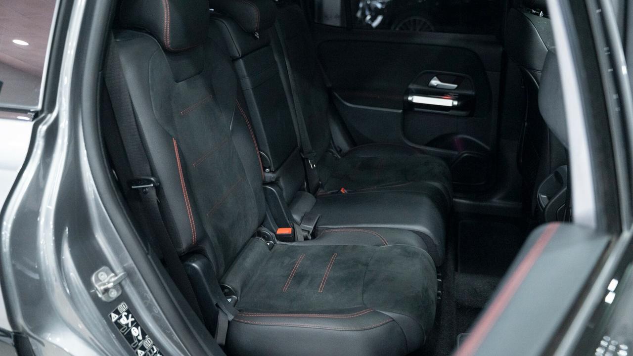 Mercedes-benz GLB 200 7 POSTI PREMIUM PLUS AMG TETTO LUCI XENO NAVI FULL