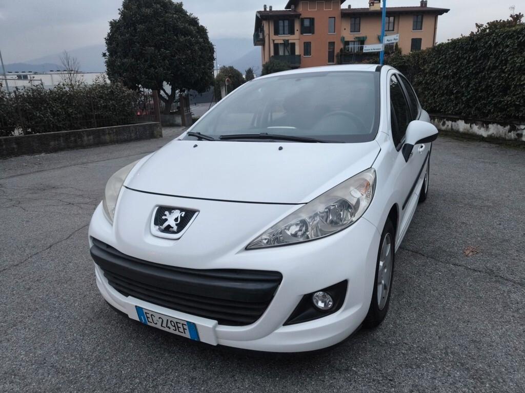PEUGEOT 207 1,4 BENZINA- OK NEOPATENTATI