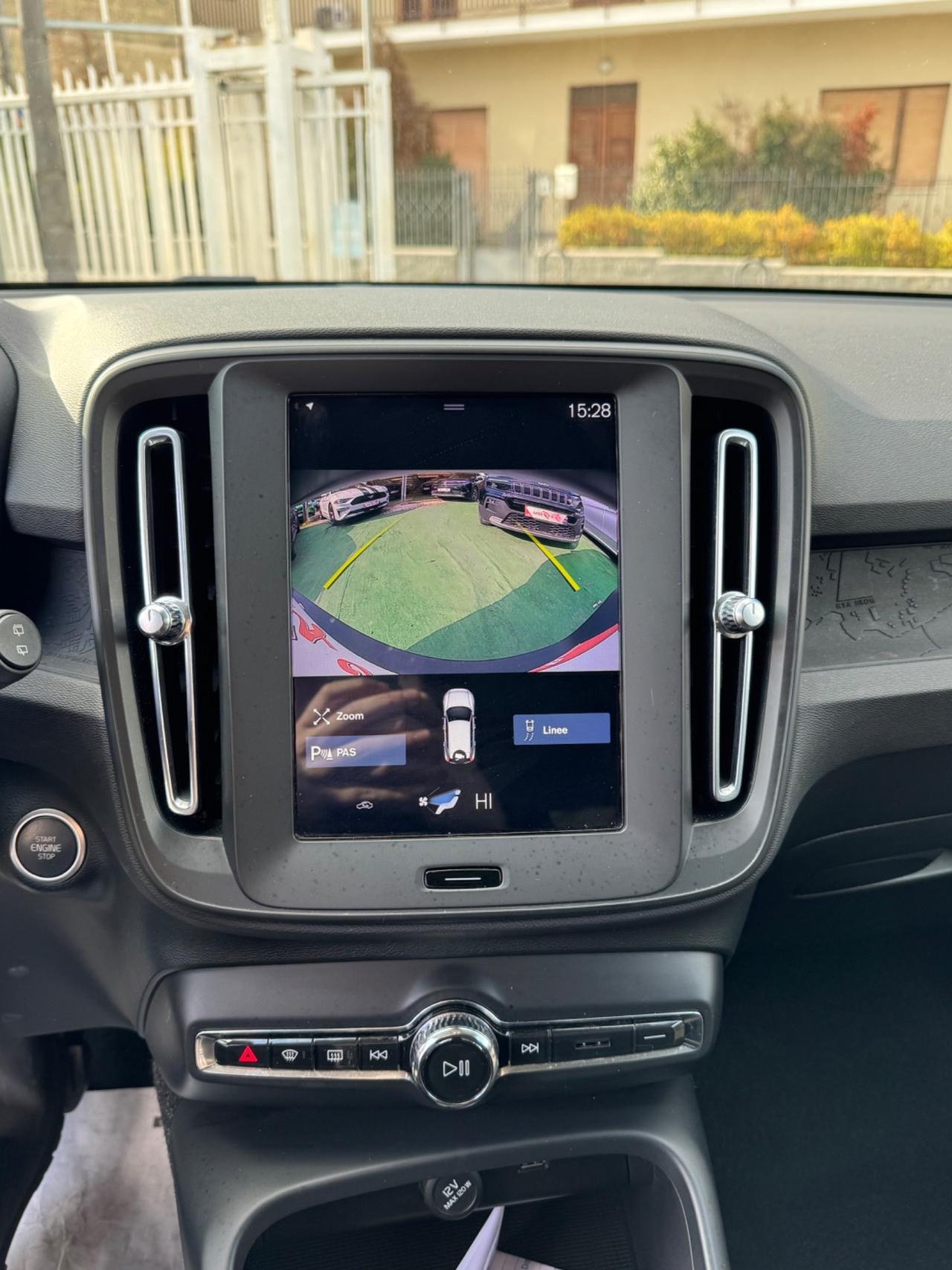 Volvo XC40 D3 AWD Geartronic Momentum Pro