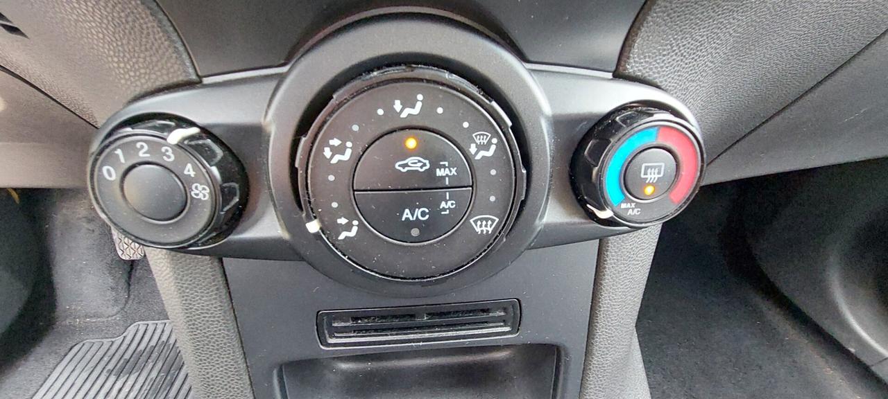 FIESTA 1,5 DIESEL 75 CV TELEFONO BLUETOOTH USB EURO 6B IMPECCABILE X NEOPATENTATI